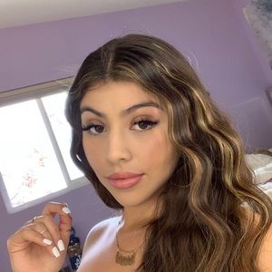 Meet your Posher, Yesenia